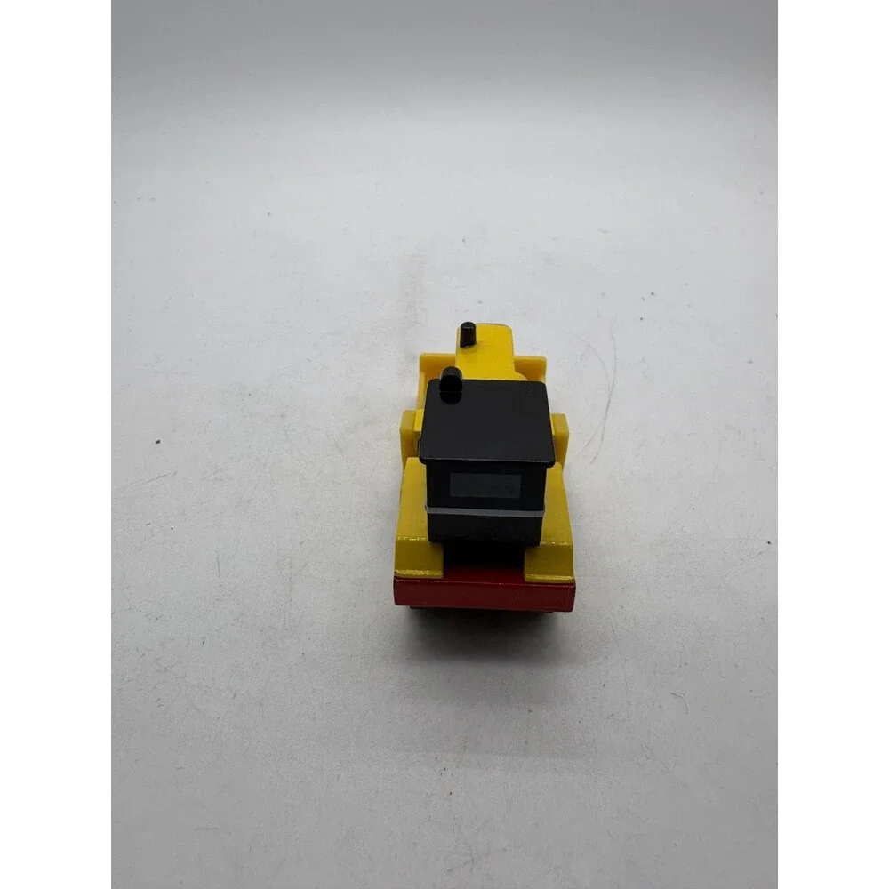 Thomas & Friends Take-Along BYRON The Bulldozer Diecast Magnetic Toy Train #18